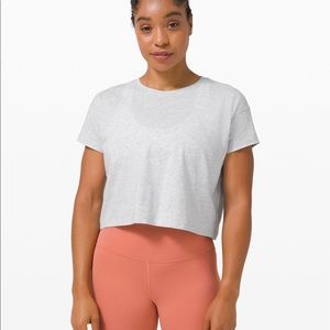 BNWOT Lululemon Cates T size 2